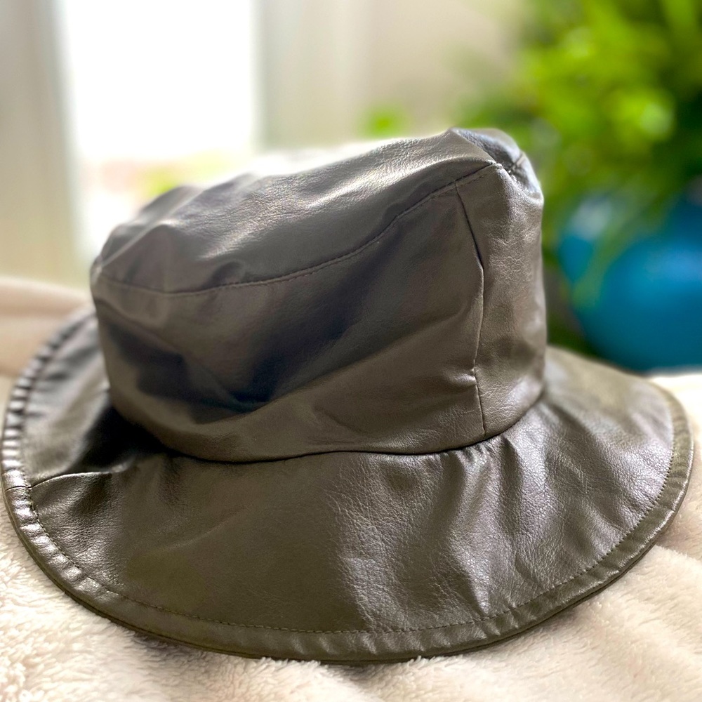 Atmosphere Bucket Hat Faux Leather Olive Green